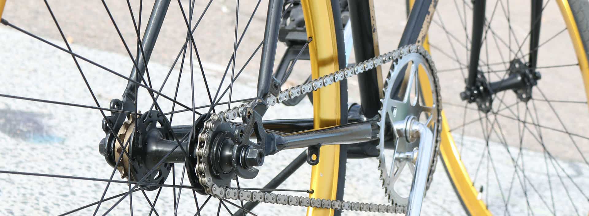 closeup photo of bicycle wheels and gears