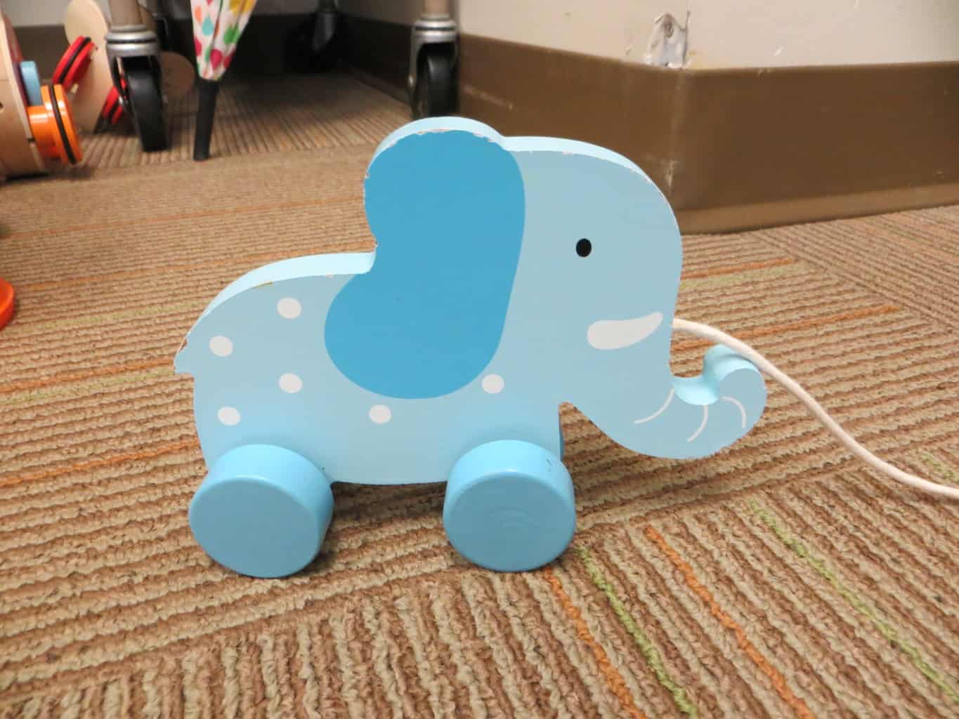 TOY : Toddlers : Pull-string Elephant (Blue)