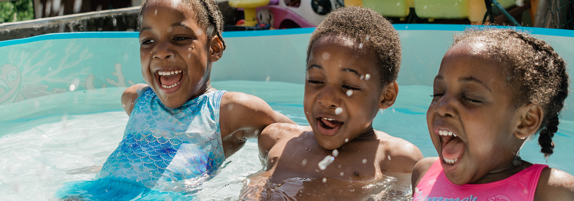 kids in a splash pool